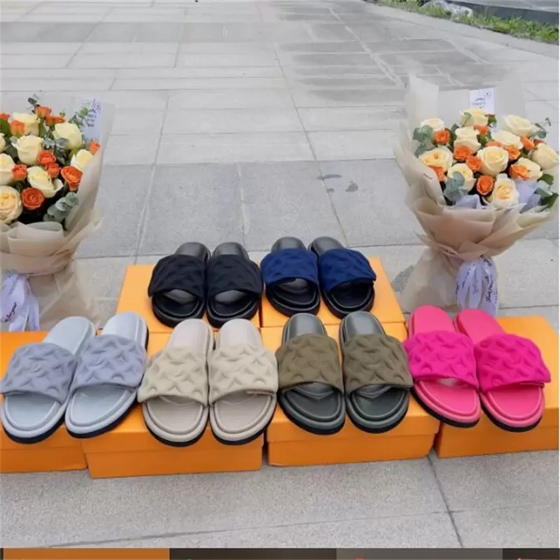 

With Box Luxury Designer Slide Slippers Summer sandals Men Beach Indoor Flat Flip Flops Leather Lady Women Fashion Classic Shoes Ladies S KG