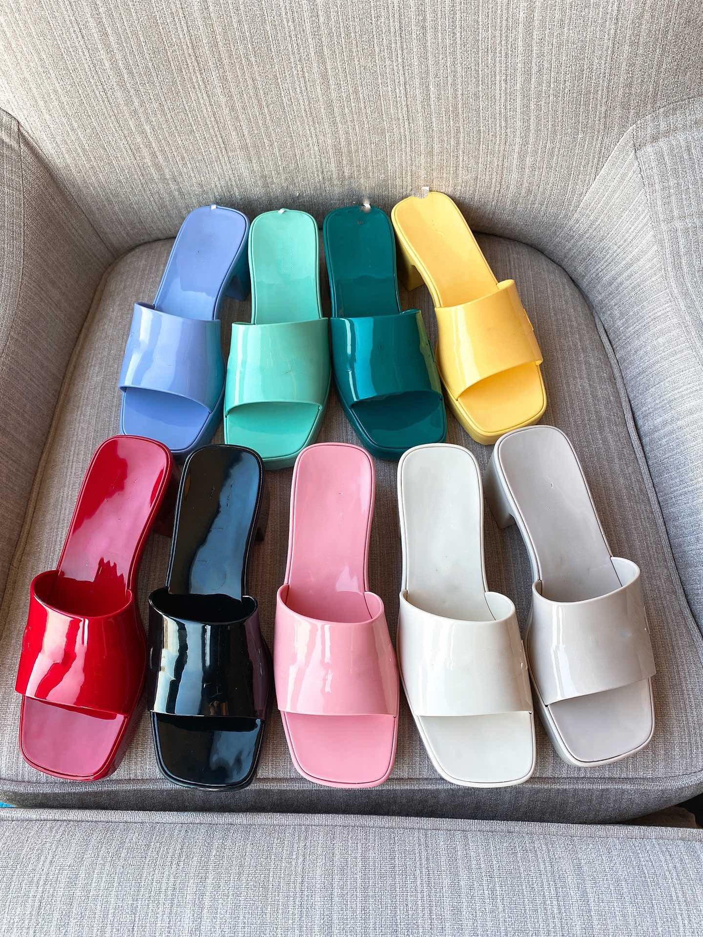 

With Box Slippers designer thick heel women's sandals 2022 beach seaside candy color bathhouse retro rubber jelly flip flops 35-41 UG, Black