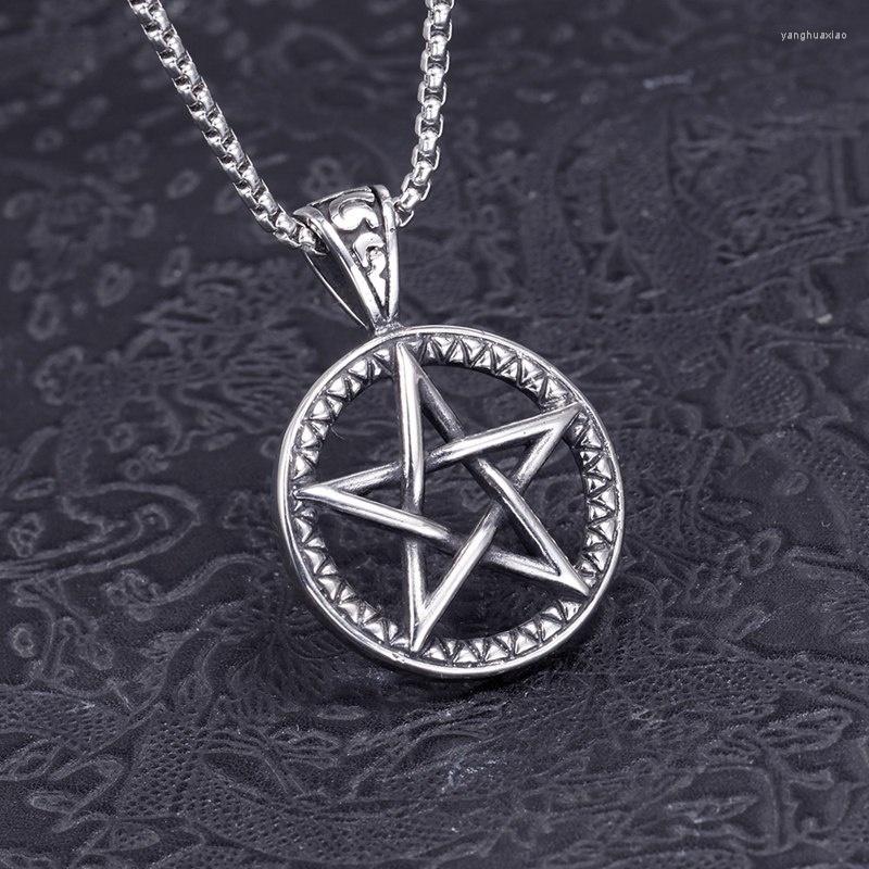 

Pendant Necklaces Retro Five-pointed Star Round Hollow Necklace Men's Fashion Metal Sliding Accessories Party Jewelry