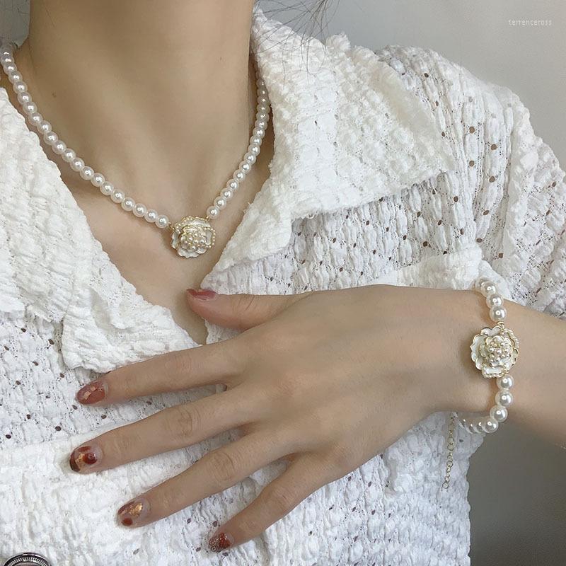 

Choker Elegant Flower Pearl Necklace For Women Girls Clavicle Chain Collar Vintage Neck Bead Collier Luxury Jewelry