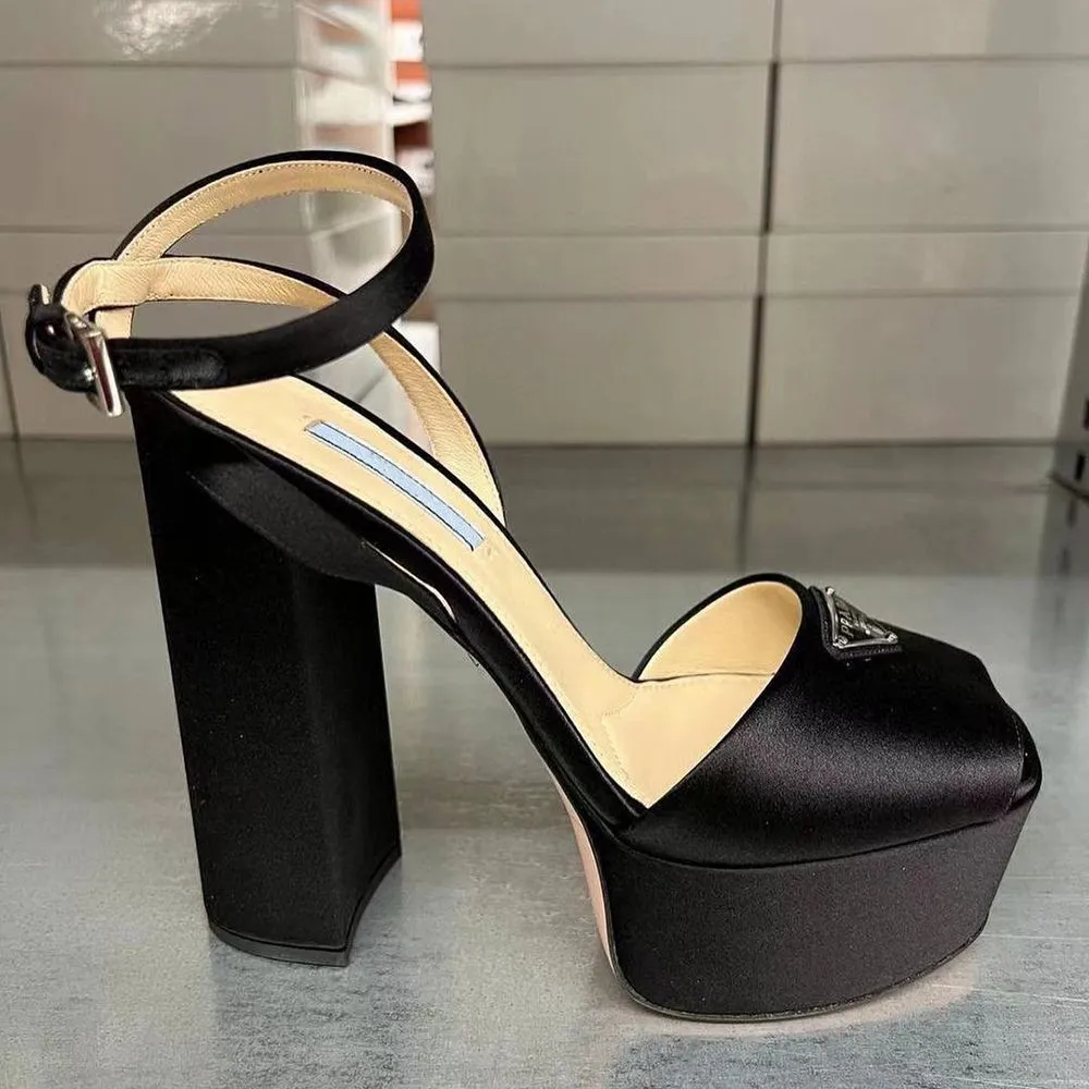 

Platform heel Sandals for womens Fashion Satin Patent Leather Triangle buckle decoration cool shoes Designer 13cm high heeled 35-42 ladies Rome Sandal with box