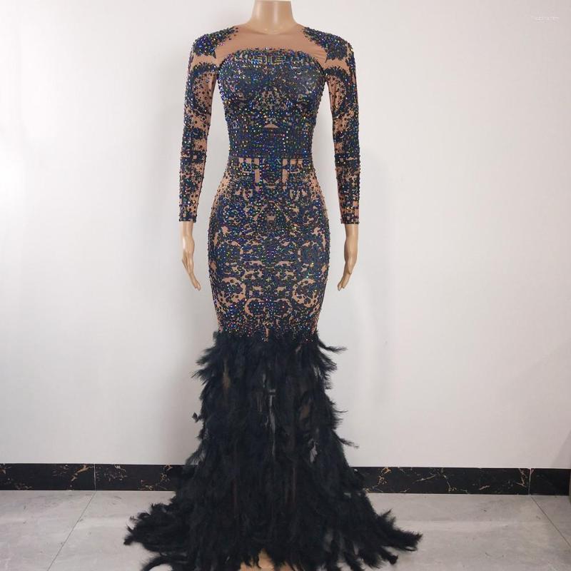 

Stage Wear Lady Singer Concert Model Prom Celebration Performance Costume Shining Rhinestones Black White Feather Trailing Long Dress