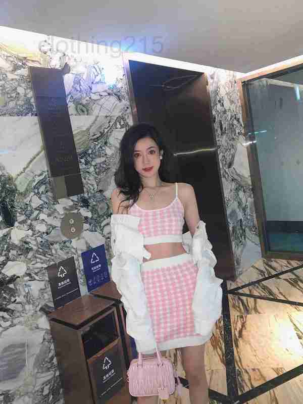 

Two Piece Dress Designer Autumn and Winter New Pink Thousand Bird Pattern Knitted Pure Desire Sling YPQ2, Pink suit