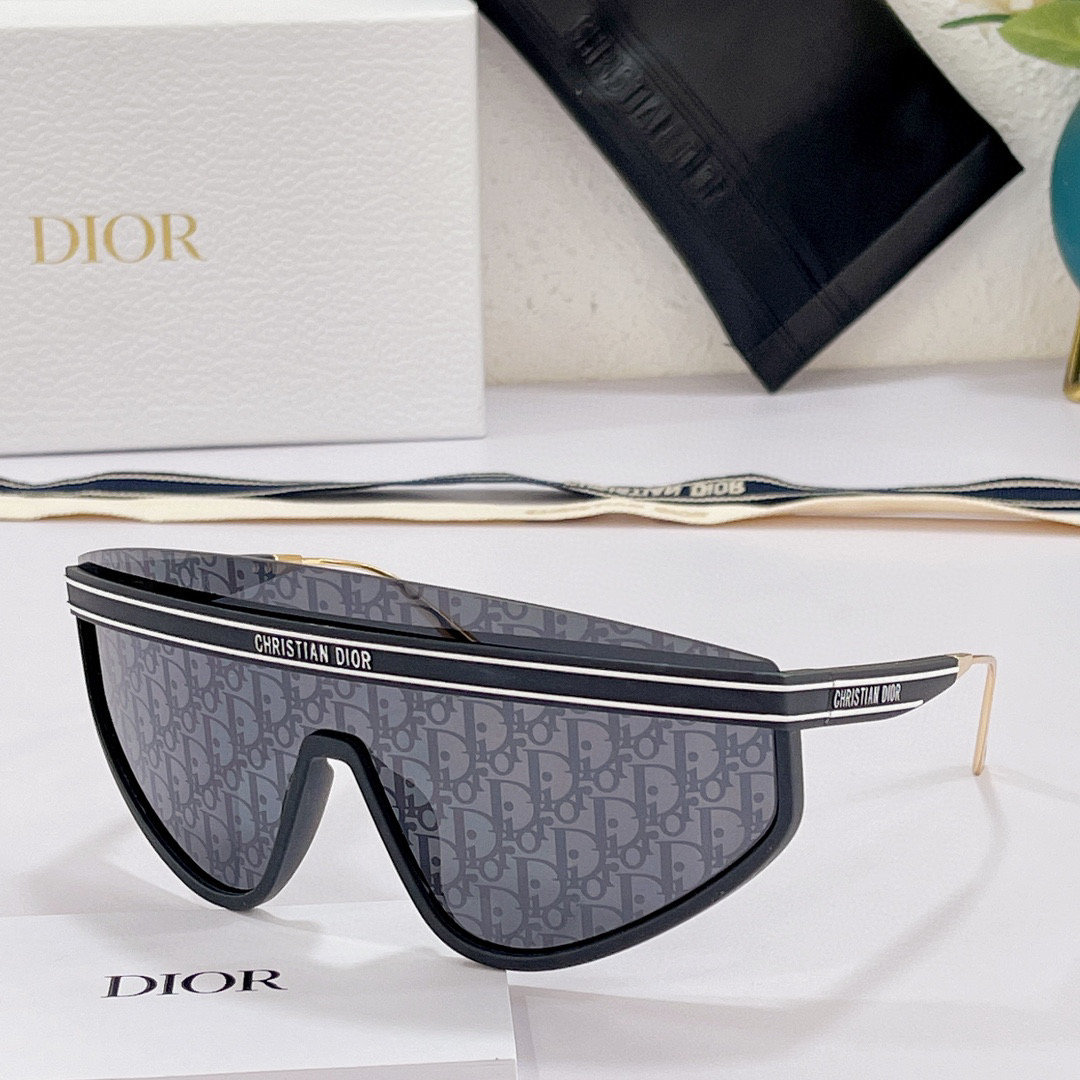 

Summer Funky Sunglasses For Men And Women M2U Style Anti-Ultraviolet Retro Plate Plank Triangle Frame Fashion Eyeglasses Send Chain Random Box