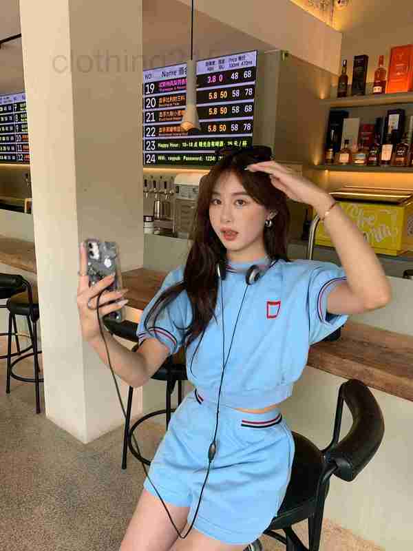 

Two Piece Dress Designer 22 Early Autumn Leisure Road Drop Shoulder Bat Sleeve Top Elastic Shorts Set NHPE 3SXU, White2