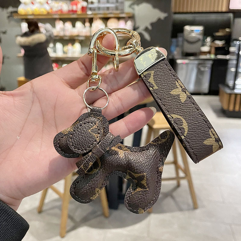 

Designer Dog Keychain Lanyard Classic Old Flower Bag Pendant Charm Keyring Holder for Men Gift Fashion PU Cute Animal Key Chain Accessories