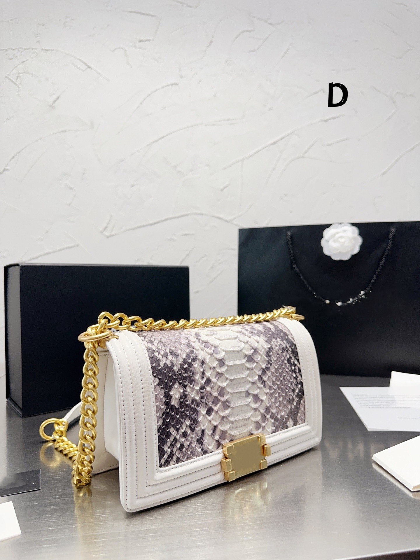 

Classic hot mama bag serpentine on unique and innovative new original leather. The original hardware logo. High quality. The size of 25 cm, Black