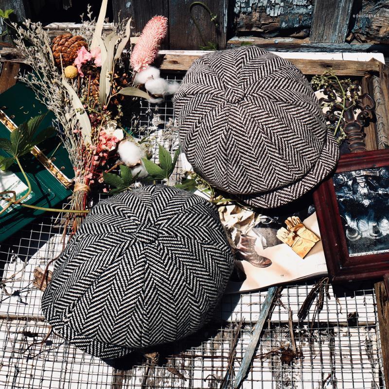 

Berets 2023 Striped Black Hat High Quality Beret Men's Ivy Sboy Ladies Pointed Eye Mask Wholesale