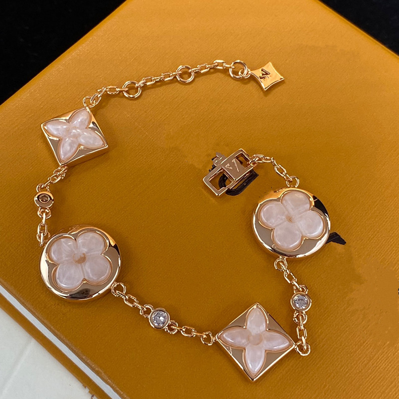 

2Colors With BOX Luxury Classic Charm Bracelets Flower Designers Bracelet For Women Party Engagement Holiday Jewelry