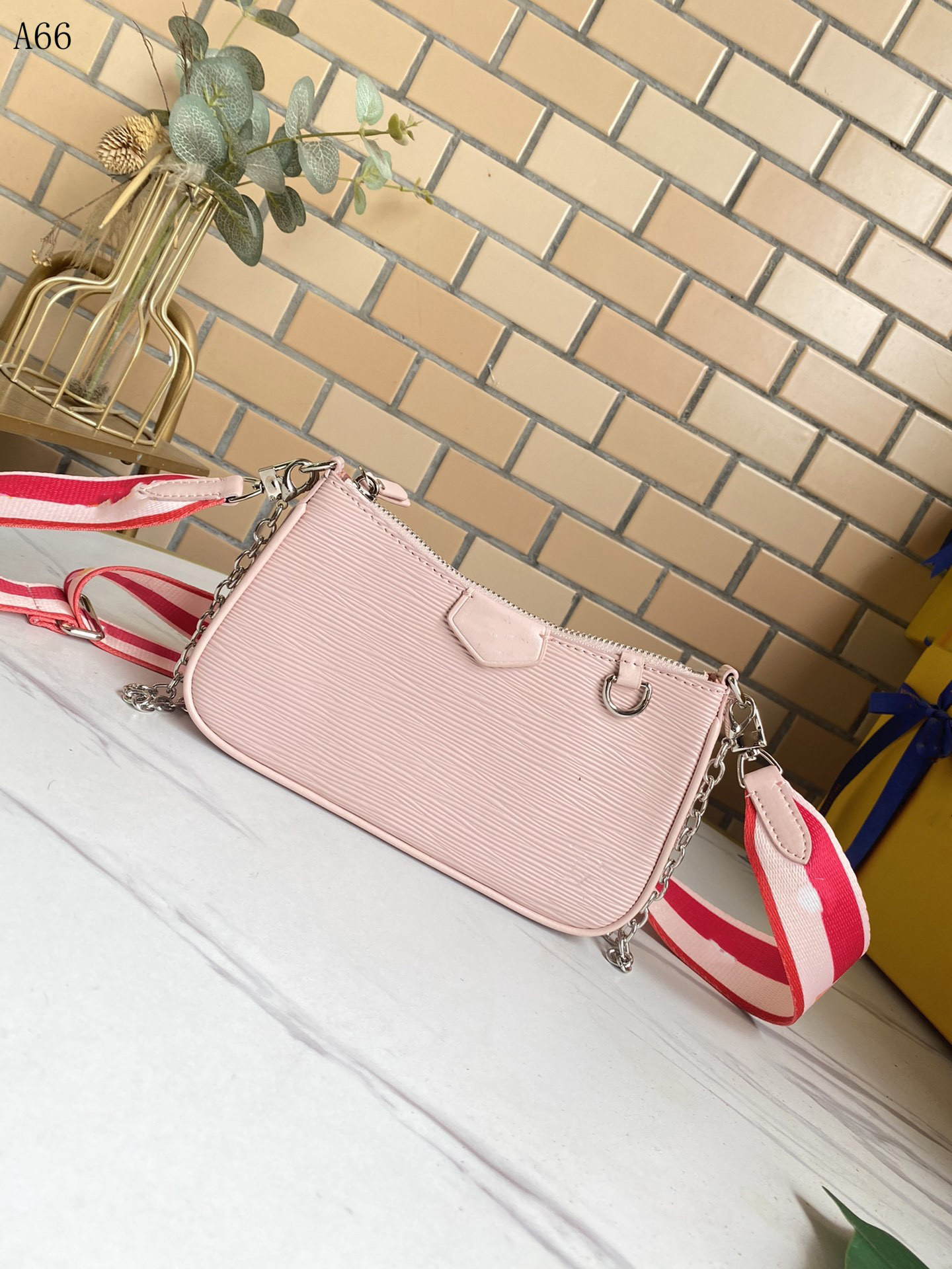 

Luxury handbag designer shoulder bag quilted sheepskin high quality women's handbags crocodile leather stray bags Dimensions, Pink
