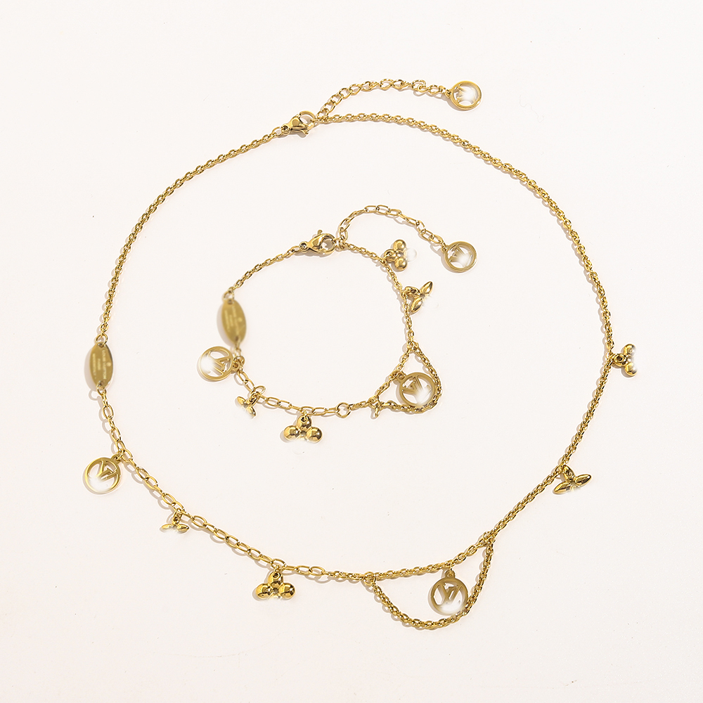 Never Fading 14K Plaqué Or Marque De Luxe Designer Pendentifs Colliers En Acier Inoxydable Lettre Ras Du Cou Pendentif Collier Perles Chaîne Bijo