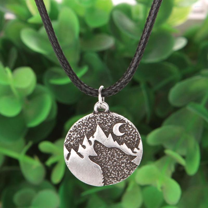 

Chains 1pcs Drop Love Mountain Wolf Necklace Howling At A Moon
