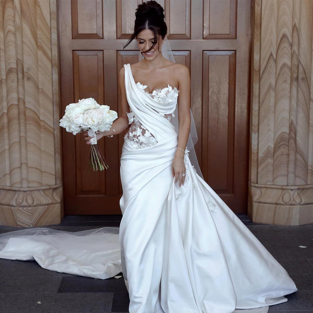 

Stunning Mermaid Wedding Dresses 3D Appliqued Bridal Gowns One Shoulder Neckline Pleated Chapel Train Satin Plus Size Vestido De Novia, Royal blue