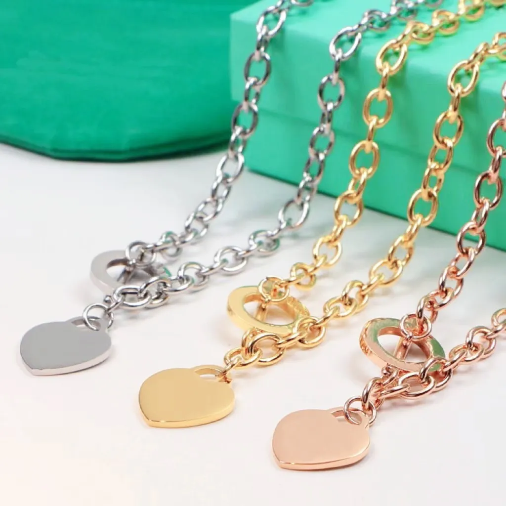 

Luxury designer 18K gold stainless steel chain silver bracelet necklace set original fashion classic bracelet female jewelry gift.