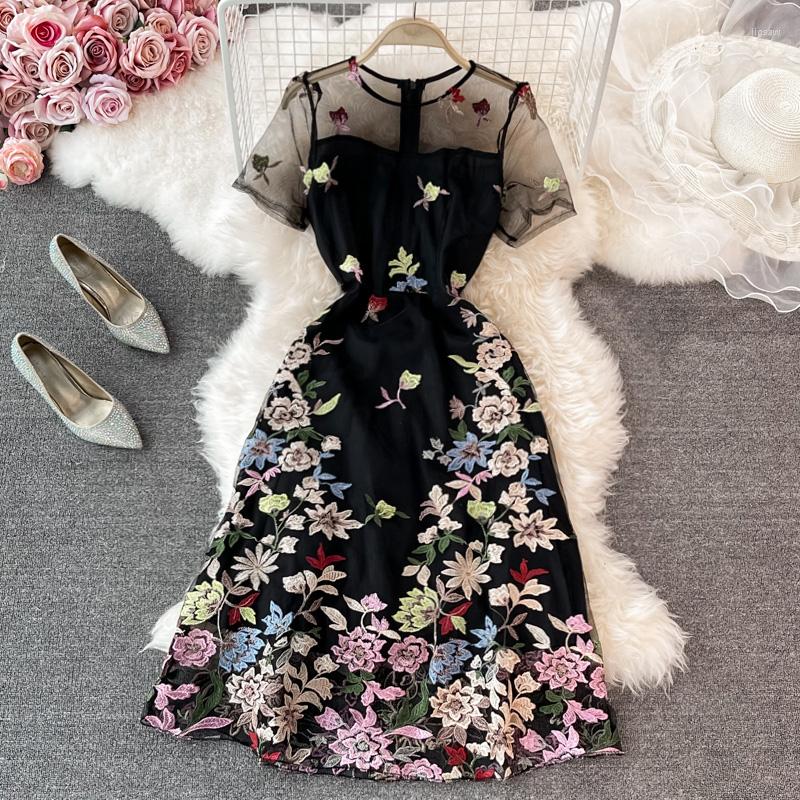 

Party Dresses Vintage Gentle Over The Knee Embroidery Gauze Round Neck Elegant Dress, Black