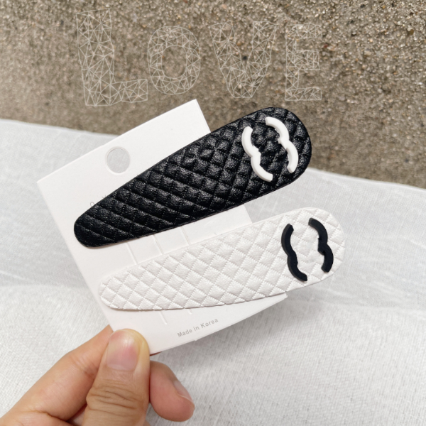 

Luxury Designer hair clip Headbands Women New leather logo Fashion Korean Autumn Sport Wide Edge Turban Hairpin for Hat Accessories Gifts, N0085black