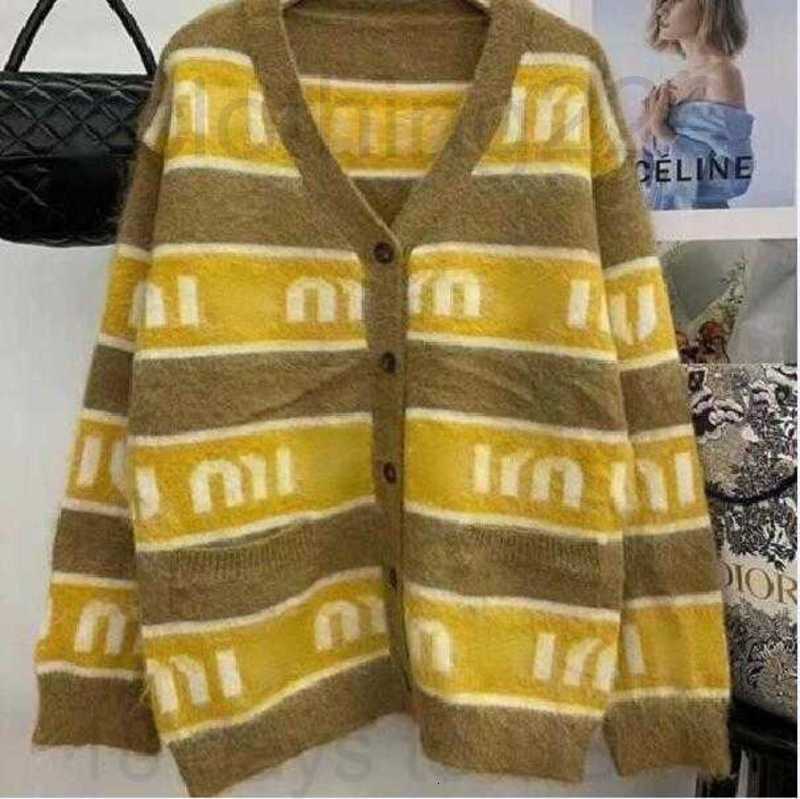 

designer 2023 Miu sweater womens wool sweaters women knitwear cardigan jacket fashion casual cashmere coat, Yellow