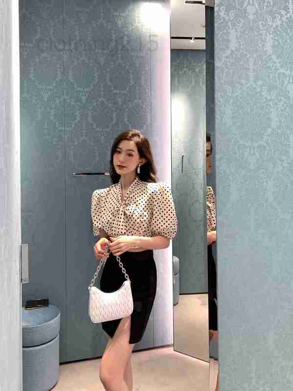 

Women' T-Shirt Designer 22 Early Spring Fashion Age Reducing Bubble Sleeve Lace Bow Top 6DX9, Black and white dots