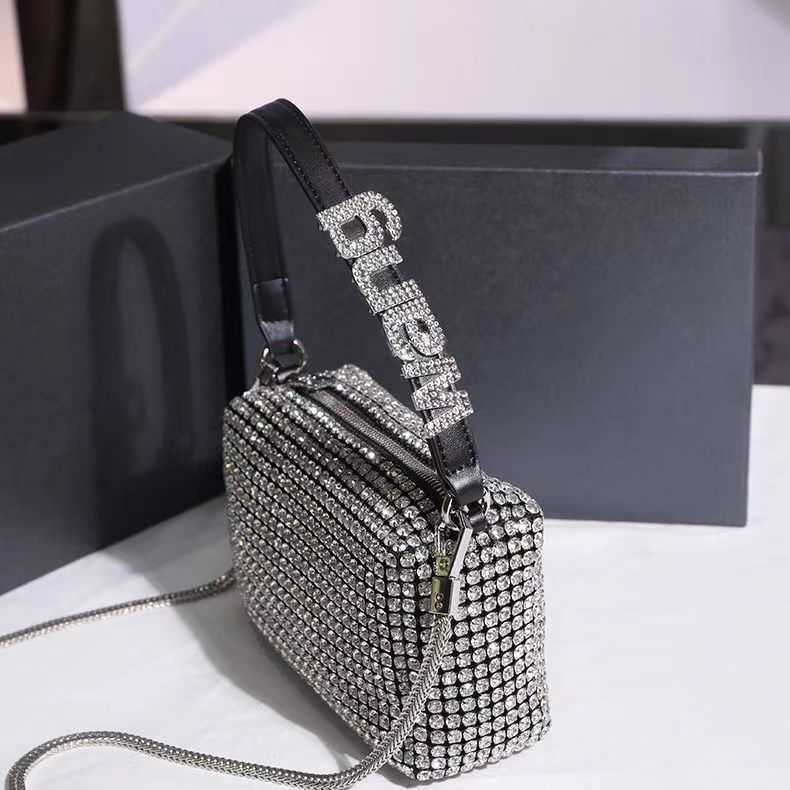 

Shoulder Bags 2023 New AW Rhinestone Bag Women's High-end Leather Chain Purses Inlaid Bright Diamonds Portable Underarm Bags Crossbody Handbag G230210, 17cm