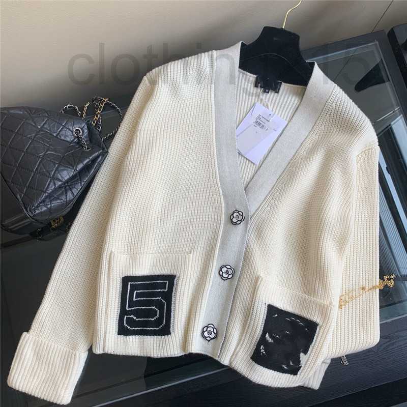 

Women' Knits & Tees Designer French style autumn and winter 2020 small fragrance show same V-neck thick cashmere wool blended knitted cardigan 3RGK, White