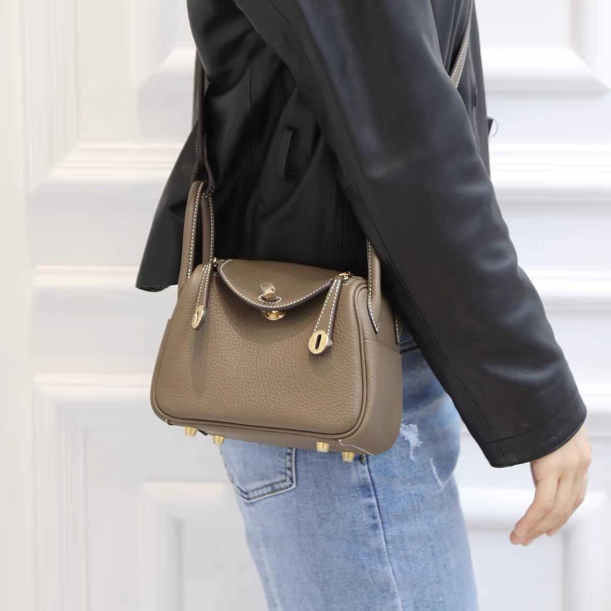 

Designer Herme Lindi Bags online outlet 2023 new messenger bag women mini doctor leather pillow one shoulder medicineWE10, Yell - black