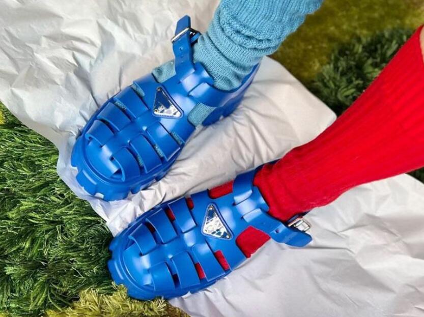 

Designer beach Scuffs Classic Flat woman men slipper Summer lady Cartoon Big Head Slippers Hotel Bath fashion women shoes P653