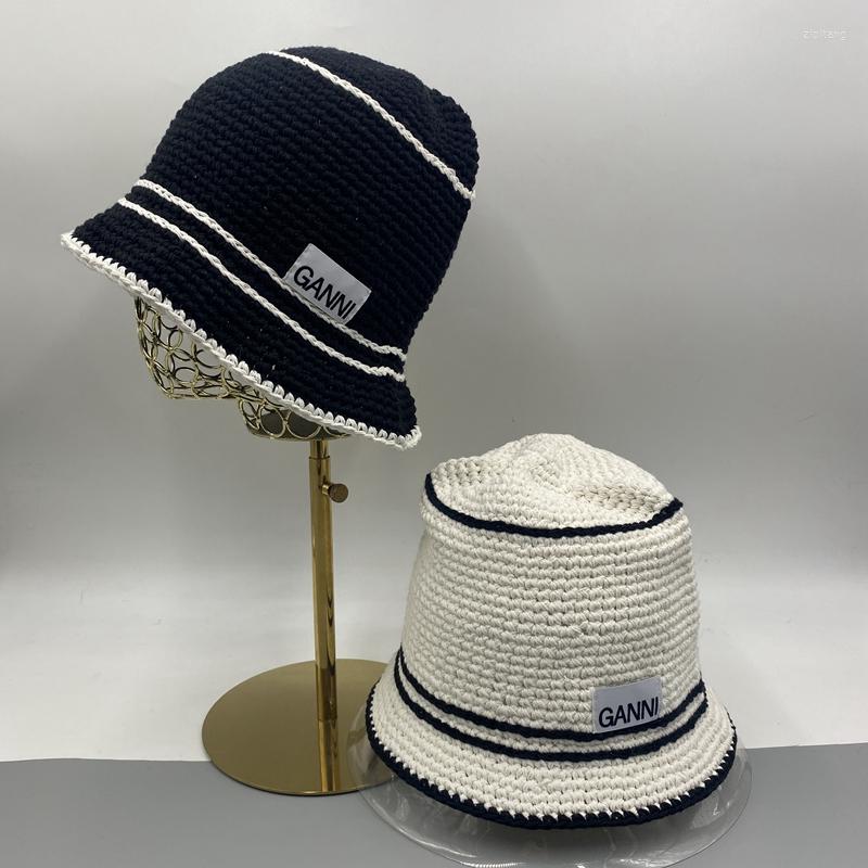 Chapeaux à bord large Ganni Crochet à main Fitre de coton en noir et blanc du pêcheur en noir et du bassin solaire bassin d'automne d'automne pou