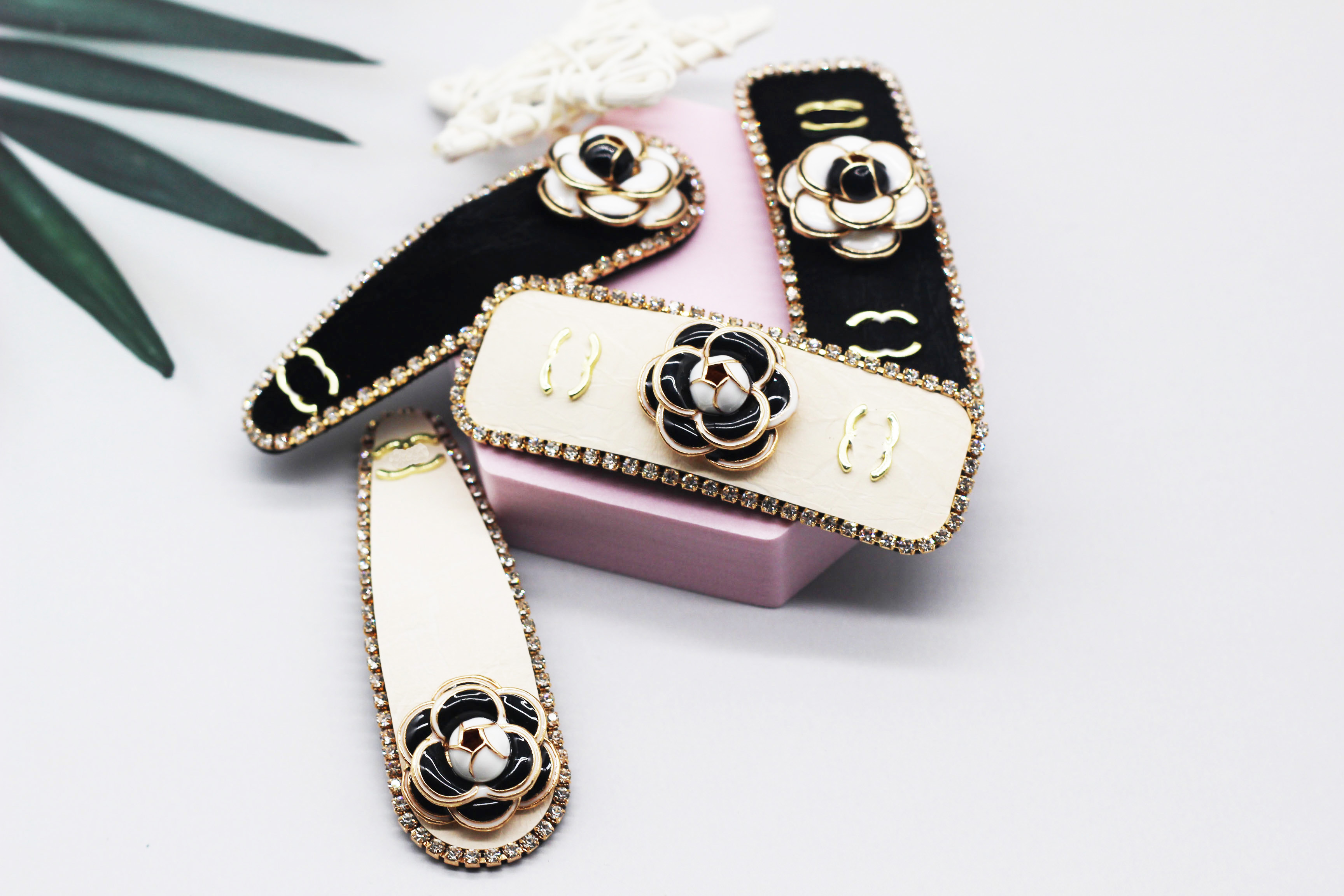 

Luxury Hairpin Hairpins Designer Pearl flower correct Logo Women Headwear Headwear Hairpin Brand Simple Design Black Headband Leisure Hairclips Fashion, N0308-white1