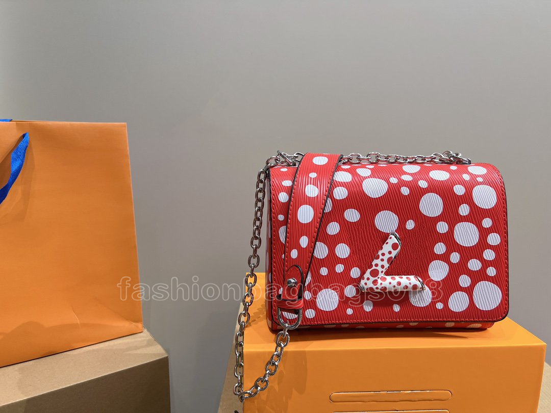 

23ss X YK Twist Belt Chain Wallet Womens 3D Grained Infinity Dots Purse Designer Crossbody Shoulder Bags Removable Sliver Chain Pouch Bag Luxurys M21696 M81987, Red