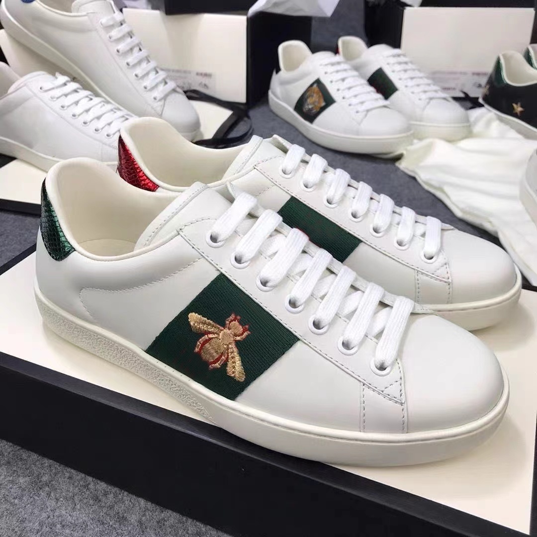 

Italy Top Cartoons Casual Shoes Designer Shoes bee Classic White Sneaker Stripe Canvas Splicing Sneakers New Animal Embroidery Couples Trainers Size 35-46, 23