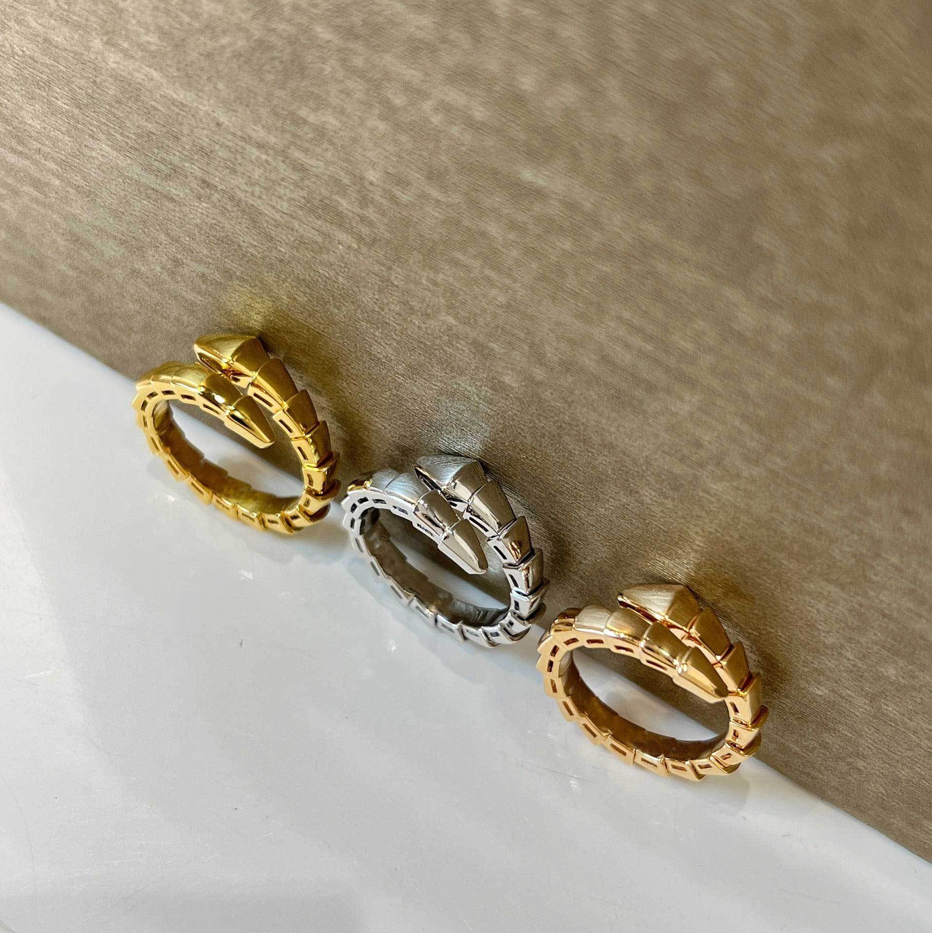 

Brand Rings Women full CZ snake Ring silver color couple Rings Titanium Steel High Polished Lover jewlery