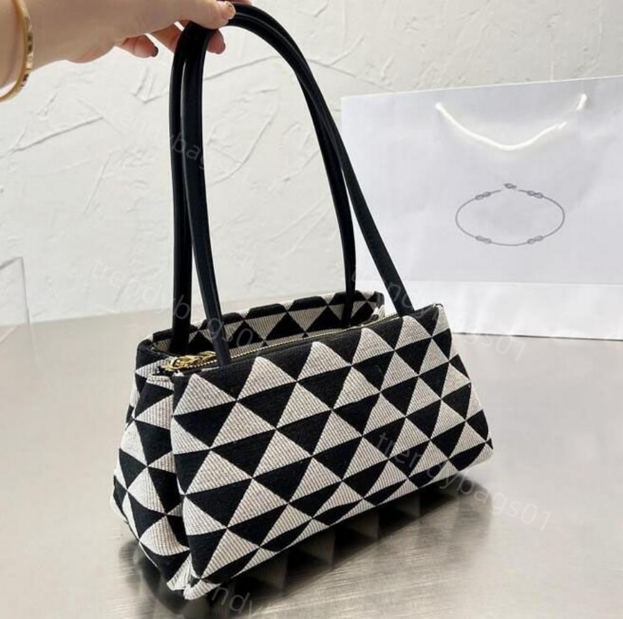 

Black crossbody bag luxury handbag High Quality fashion women messenger clutches designers Handbags wallets ladies Chain wallet caprese sling designer bags