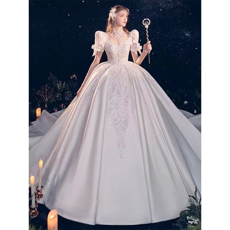 Collier de luxe Robe de bal en dentelle Robes de mariée Applique Perlée Chapel Train Robe de mariée Modeste Nouveautés Tulle tache balayage train