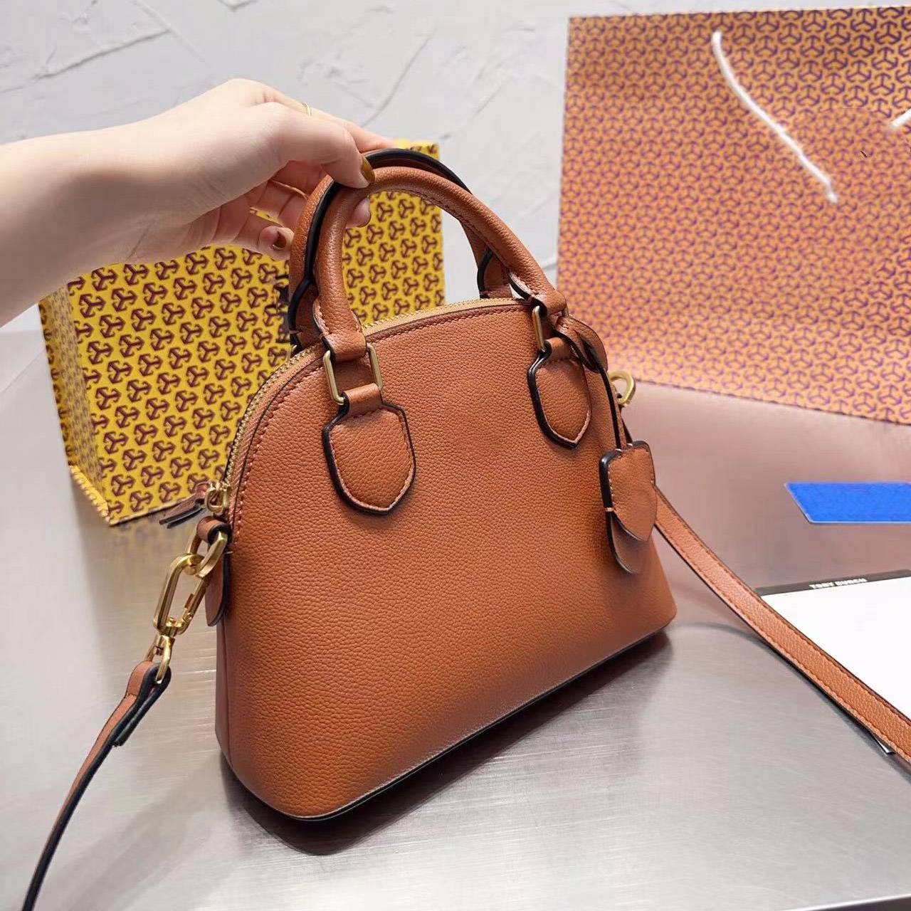 

Tote bags Original style Quality Genuine Leather V LOCK presbyopia Totes Palladium decoration postman bag portable female handbag Shoulder Bags handbags, Customize