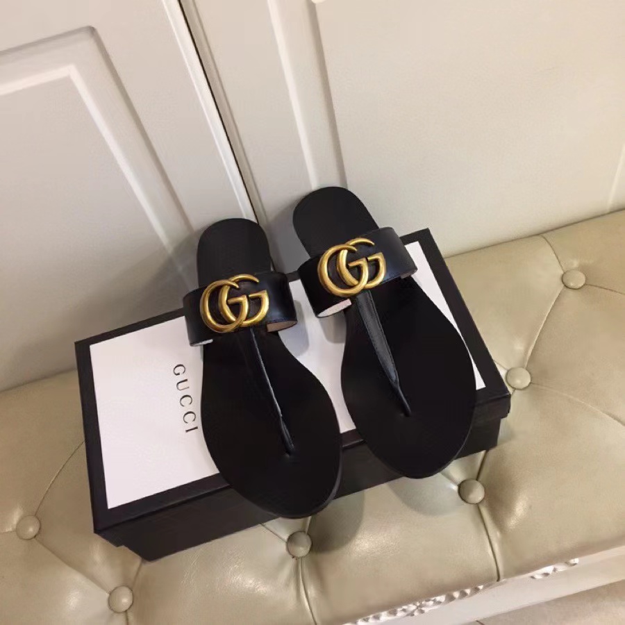Top designer GUCCI slippers Women's interlocking double G clip-toe flip-flops interlace pattern imbues this black leather flip-flop with brand