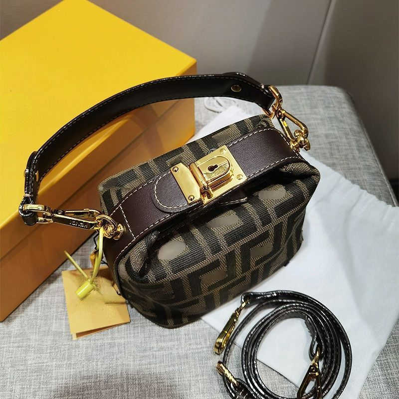 

Luxury Designer bags Handbag Shoulder Crossbody Bag Tote 2023 New Lunch Vintage Antique Embroidered Pillow Mini Armpit Dog Walking Factory Direct Sale, Size 15x14x9cm
