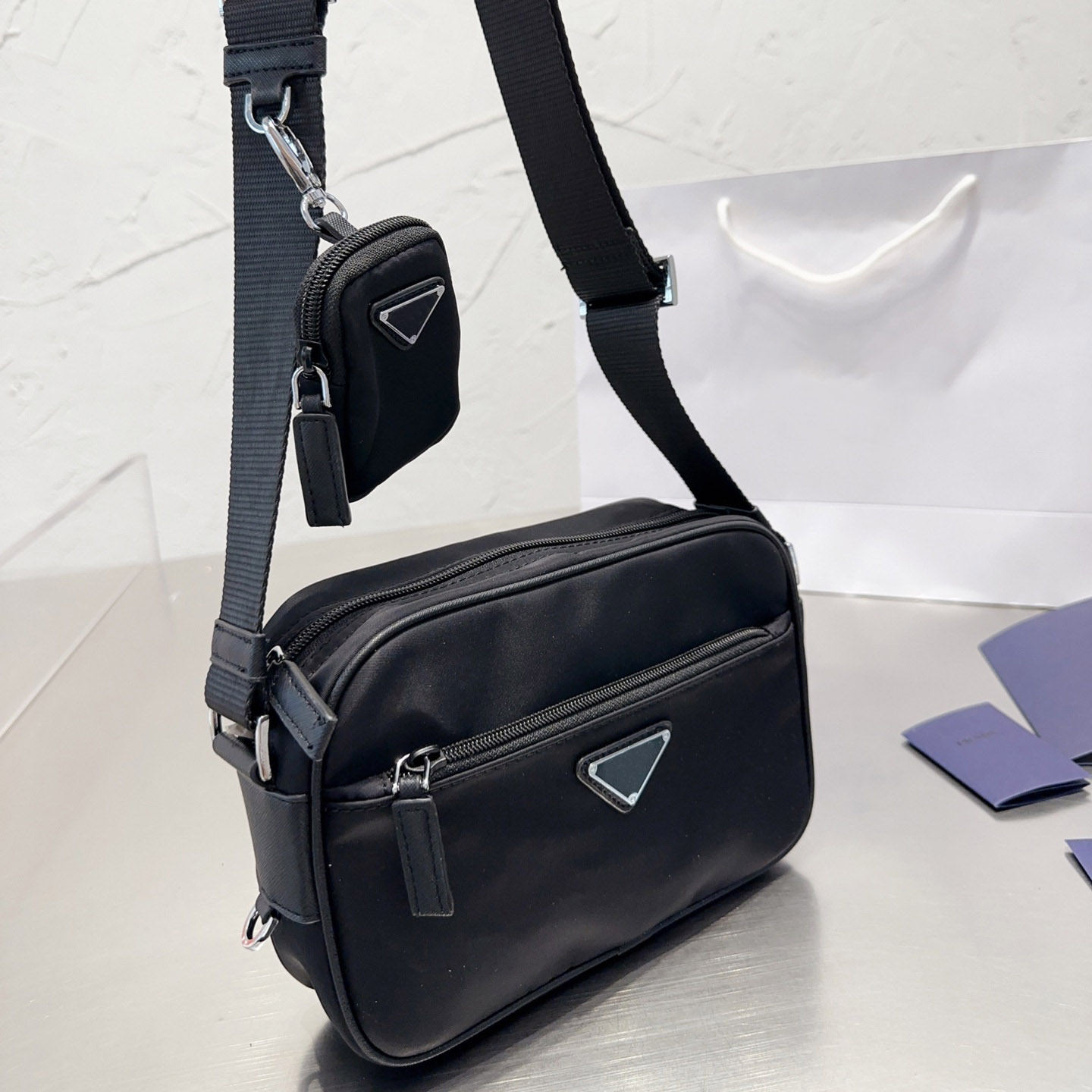 

Mens Luxurys Handbag Nylon Camera Bag P Wallet On Chain Cross Body Waistbag Fanny Pack Designer Shoulder Bags Designers Crossbody Women
