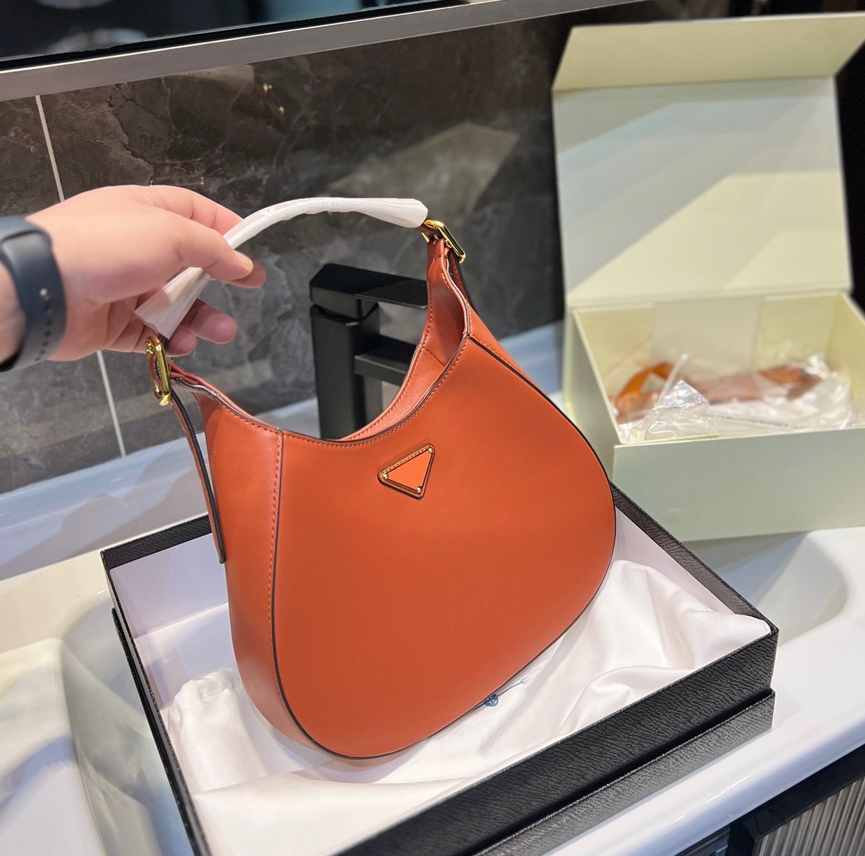 Sacs de créateurs pour femmes fourre-tout printemps été mode sac à main sous les bras 5A sac à bandoulière supérieur pour les filles hors de la r