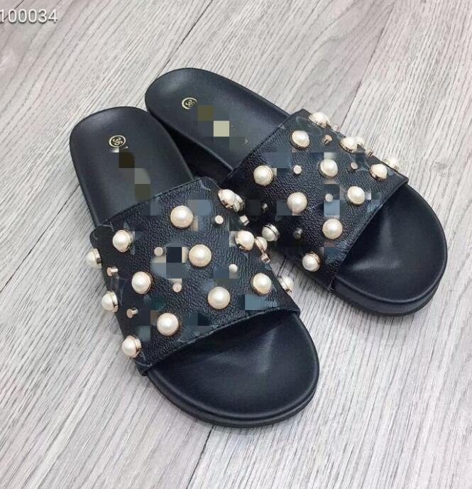 

brand Designer Slippers beach Scuffs Classic Flat woman men Summer lady Cartoon Big Head Slippers Hotel Bath fashion women shoes V6512