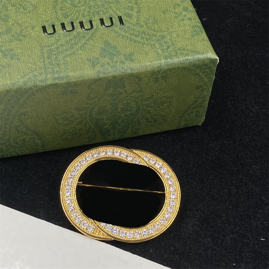 

Womens Designers Jewelrys Brooches G With Full Diamond Fashion Woman Gold Brooch Match Clothes Festival Wedding Jewelry Party Box 2023