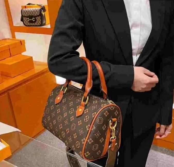 

2023 new hot womens designer handbags luxury embossed crossbody bag shoulder bag high quality pu leather wallet ladies handbag 899, This is not for sale