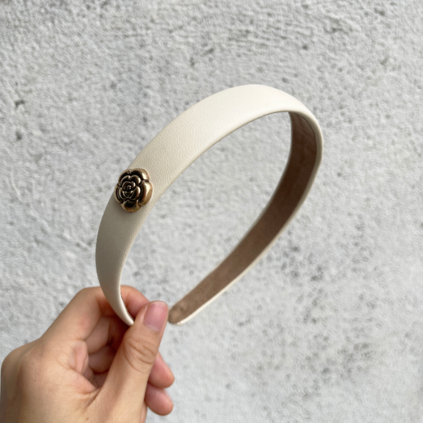 

Fashionable New Camellia Flower Headband Designer Vintage Hairpin Elegant Star Women Hair Hoop Double Sheepskin Hair Band Multicolor Cute Headdress, Black fower