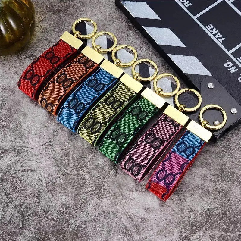 

2023 Designer Keychain Key Chain Buckle Keychains Wristlet Lovers Fabric Leather Official Brand Bag Pendant Men Women Gift Fashion Accessories