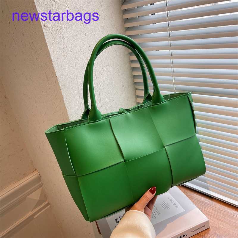 

Arco woven tote bags Designer Bottegs Venets Fashion one shoulder 2023 new spring and summer large capacity lattice hand net red envelope, Sky blue