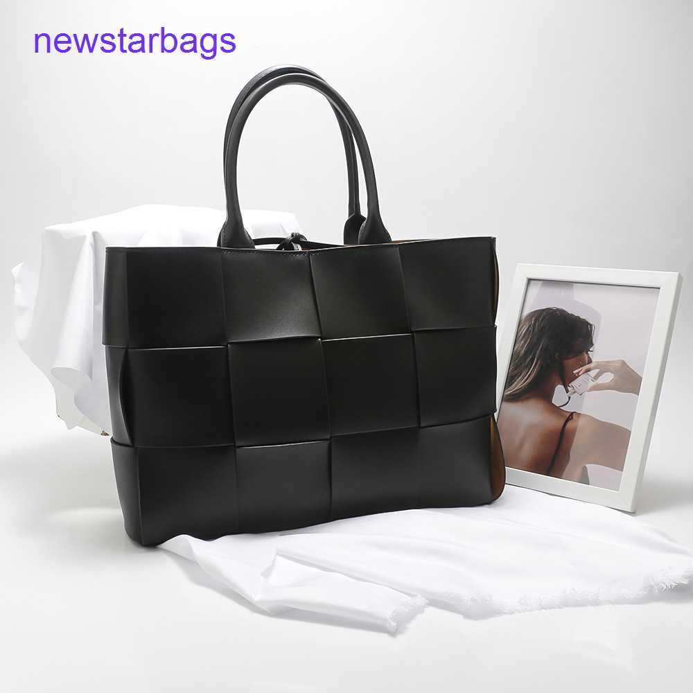 

Arco woven tote bags Designer Bottegs Venets 2023 trendy new autumn and winter simple fashionable commuting women's bag cowhide so, Black3