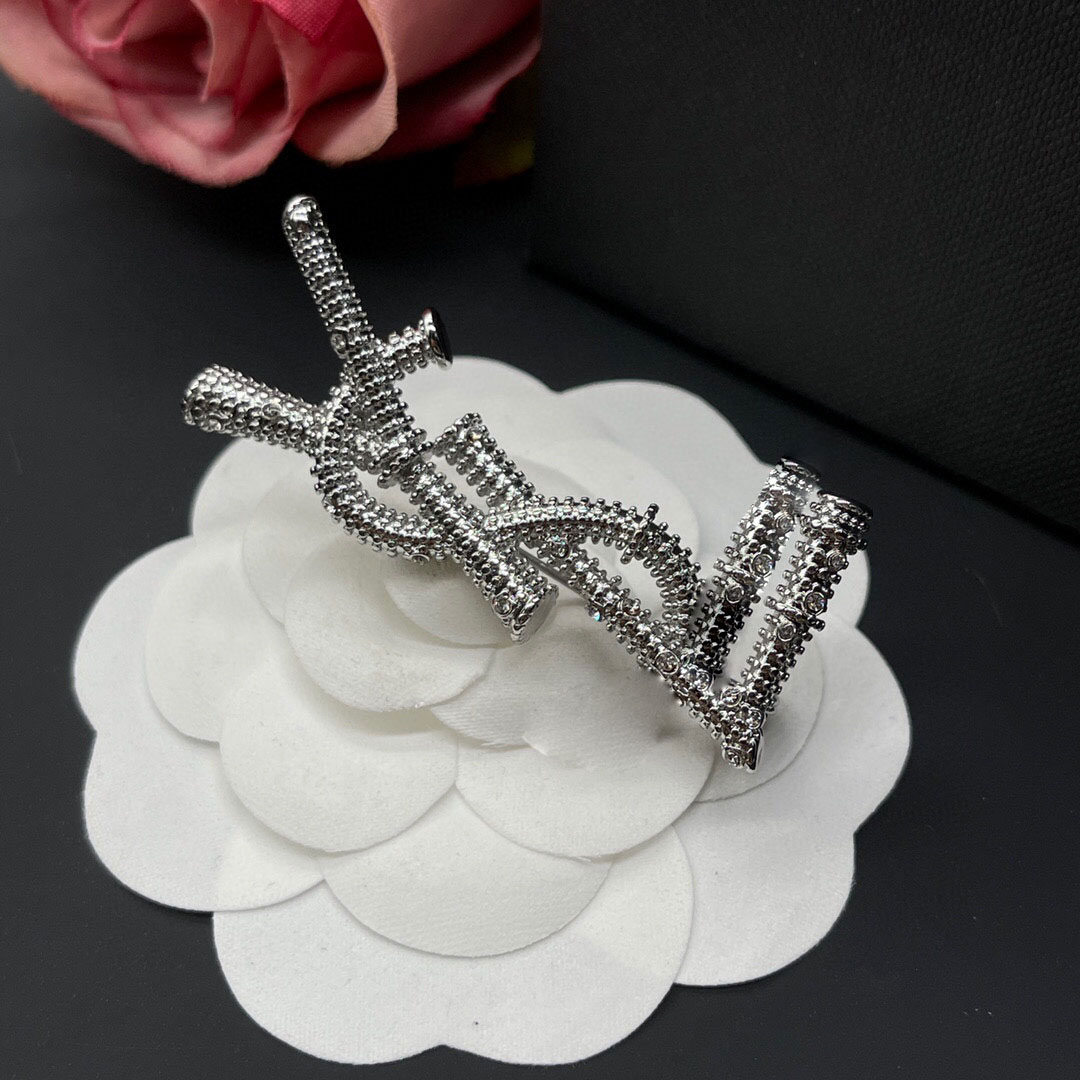 

Design Sense Roland Letter Brooch Men Women Diamond Letter Brooch Suit Pin Fashion Jewelry Costume Decoration High Quality Accessories