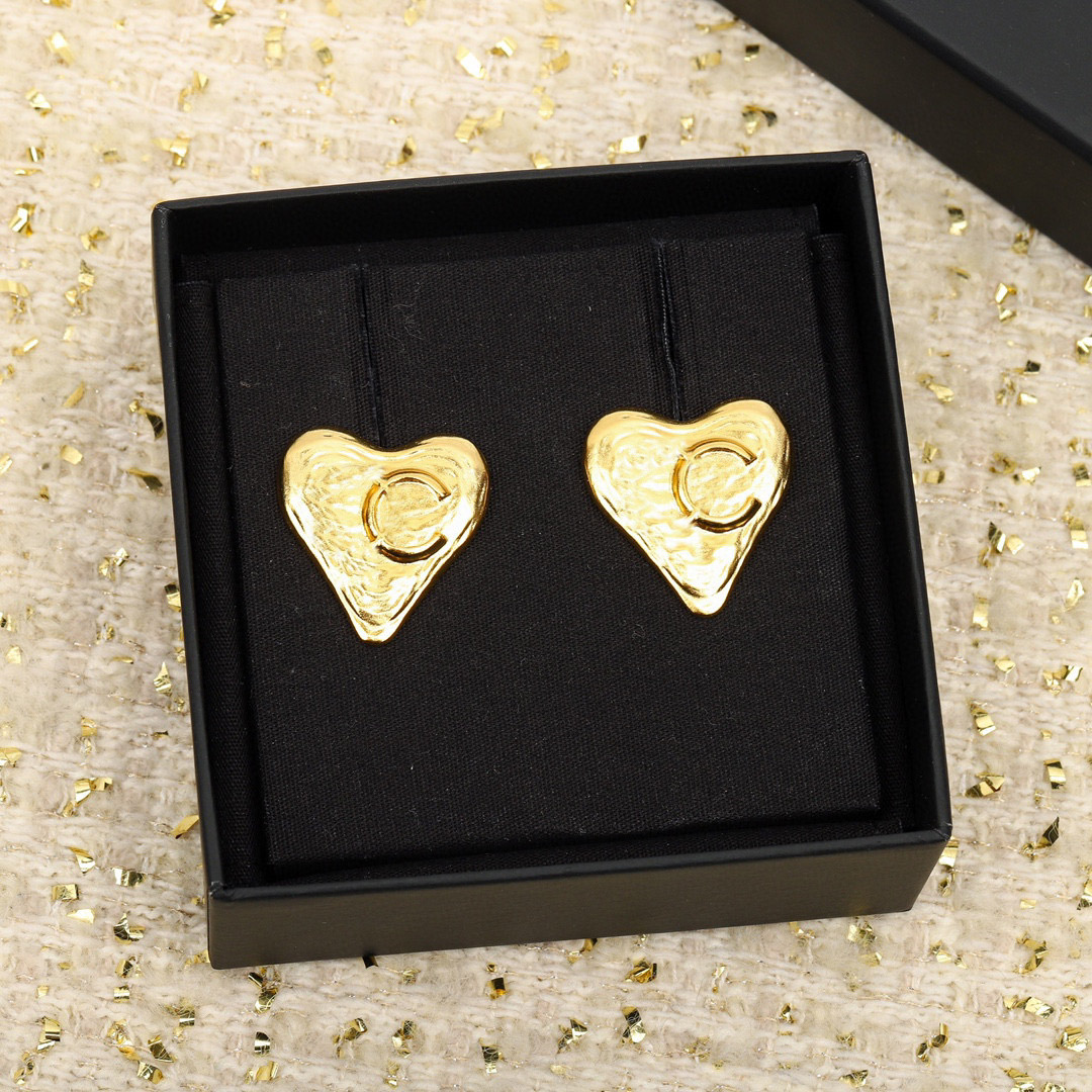 

2023 Luxury quality Charm stud earring in heart shape and 18k gold plated have box stamp PS7586A