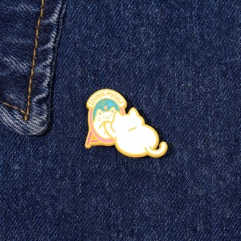 

Children Animal Brooches Love Looking In The Mirror Cat Alloy Badge For Backpack Clothing Ornaments Accessories