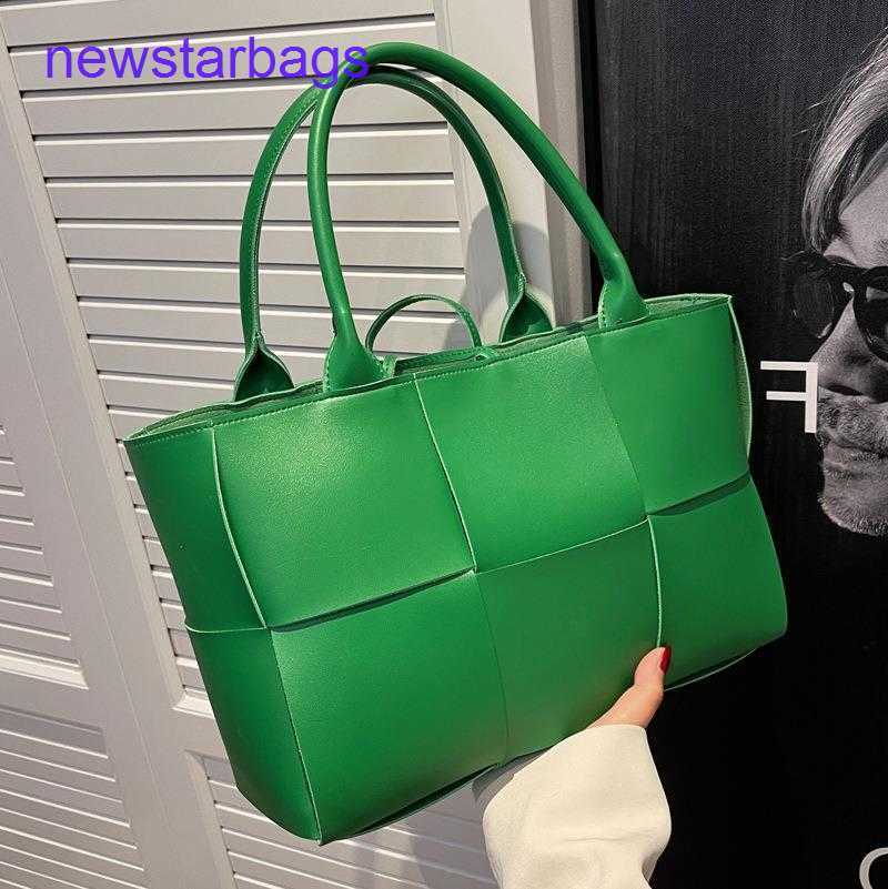 

Arco woven tote bags Designer Bottegs Venets Net red large 2023 new trendy foreign style single shoulder women's capacity versatile portable Tote Bag, White6