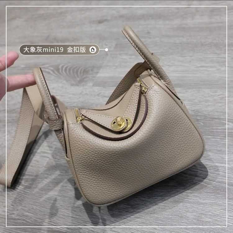 

Designer Herme Lindi Bags online outlet 2023 new women's bag mini leather shoulder pillow versatile small doctor fashionN4NX, Pearl grey (gold buckle version) mini 19